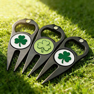 Strumento per Riparazione Divot da Golf in Metallo Smaltato Colorato, Riparatore di Green con Marcatore Magnetico, Accessorio Golf Personalizzato - Product Image 2