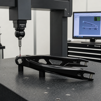 Usinage CNC 5 axes de bras oscillant arrière de moto en alliage d'aluminium 7075, anodisé noir, modèle T081