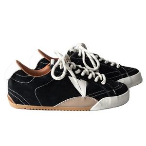 รองเท้าผ้าใบดีไซน์หรูหราสีขาว รุ่น 2026 แบบผูกเชือกและสวมใส่ได้ทุกโอกาส ระบายอากาศได้ดี กันลื่น สวมใส่สบาย ลายดาวนำโชคสีทอง สไตล์ลำลอง - Product Image 2