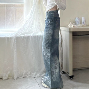 Vaqueros de mujer estilo americano, nuevos, lavados, con diamantes incrustados y lazo, de pierna recta, holgados y con caída. - Product Image 3