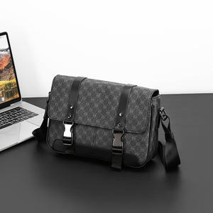 <span class=keywords><strong>Borsa</strong></span> a Tracolla da Uomo Grande Capienza Versione Coreana alla Moda in PVC Semplice e Fashion Stile <span class=keywords><strong>Postino</strong></span> - Product Image 2