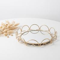 Plateau miroir rond en verre avec cadre en laiton luxueux, dernière création des fabricants, pour la décoration de la maison et de mariage