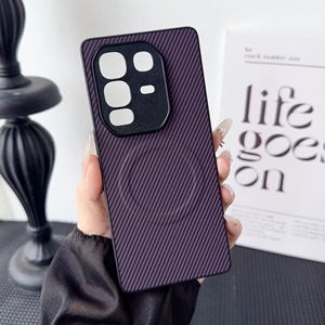 Cover Protettiva Posteriore INFINIX Note50+ con Design in Fibra di Carbonio e Chiusura Magnetica per Camon 40 e HOT50 - Product Image 3