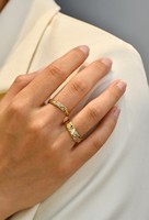 Anillo de Oro de 18K con Diamantes Cultivados en Laboratorio, Diseño de Cinta Tejida con Diamantes Baguette Cónicos, Estilo Bellesiora, Disponible en Versiones Anchas y Estrechas
