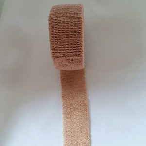 Pansement élastique auto-adhésif Maister Medical 2,5 cm x 4,5 m couleur chair usage médical - Product Image 2