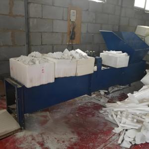 Máquina de espuma de poliestireno popular de gran venta, prensa en frío para espuma EPS, máquina de reciclaje de espuma EPS, compactador de espuma EPS por prensa en frío - Product Image 5