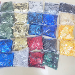 Hot Bán kích thước lớn Màu paillette spangle <span class=keywords><strong>Sequins</strong></span> Tia laser sáng Flake Giày Hàng may mặc Nail Art-Made PVC hoa Nail Art PET - Product Image 2