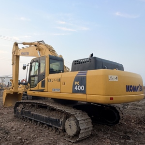 Excavatrice sur chenilles Komatsu PC400-8 d'occasion, 40 tonnes, usage intensif, marque japonaise, certifiée CE, moteur diesel avec boîte de vitesses et moteur - Product Image 2
