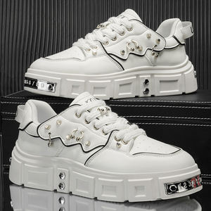 Chaussures personnalisées avec clous décoratifs, baskets punk métalliques style streetwear, chaussures de papa sur mesure à semelle épaisse pour hommes - Product Image 4