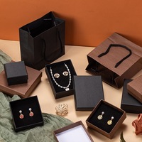 Boîte d'emballage de bijoux noire en gros d'usine boîte à bijoux en Carton de couverture de ciel et de terre brun noir avec éponge noire