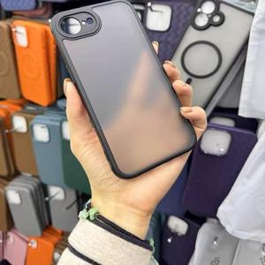 Funda Protectora para Teléfono 16 Pro Max, Delgada, Anti-Amarillamiento, Resistente a Golpes, con Borde Suave, Carga Inalámbrica Magnética, Electrochapada en TPU y PC - Product Image 4