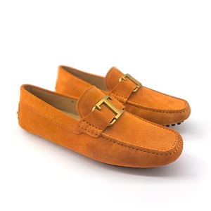 Zapatos <span class=keywords><strong>Mocasines</strong></span> de Cuero Vacuno de Ante Naranja Retro con Logotipo Personalizado al por Mayor, Zapatos Casuales de Invierno para <span class=keywords><strong>Hombre</strong></span>, Estilo Slip-on, para Conducir, con Detalles Metálicos - Product Image 3