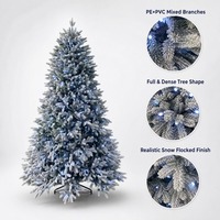 En stock : Arbre de Noël artificiel floqué de 1,8 m, 2,1 m, 2,4 m, 2,7 m en PE/PVC, pré-éclairé avec lumières LED blanc froid – Vente en gros