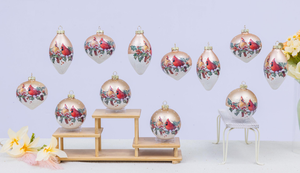Ensemble d'ornements de Noël: décorations en verre exquises ornées de motifs d'<span class=keywords><strong>oiseaux</strong></span> cardinaux vifs et de houx pour une atmosphère festive - Product Image 4