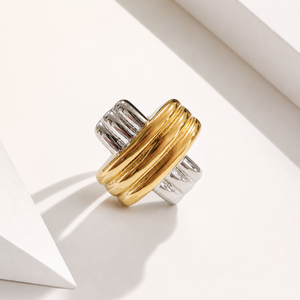 แหวนครอสโอเวอร์สองสี สแตนเลสสตีล ชุบทอง 14K แบบสุญญากาศ ดีไซน์ลายริบบ์ เครื่องประดับโดดเด่น - Product Image 1