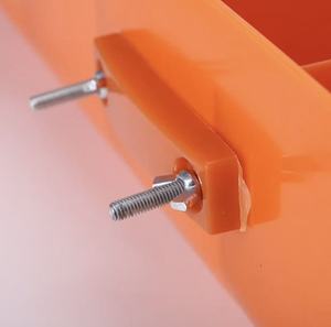 Comedero de Plástico para Lechones con Fácil Operación para Alimentación en Cama de Cría - Product Image 6