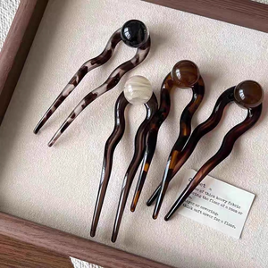 دبابيس صانع كعكة الشعر أغطية الرأس الكبيرة المتموجة الفرنسية <span class=keywords><strong>2</strong></span> الشق على شكل حرف U دبابيس الشعر الموضة عصي الشعر المموجة للنساء الاكريليك - Product Image 1