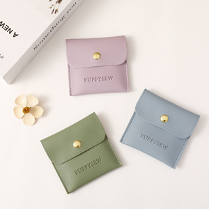 กระเป๋าใส่เครื่องประดับหนัง PU สีชมพูเข้ม PUPPYSEW สำหรับใส่แหวน สร้อยข้อมือ สร้อยคอ พร้อมโลโก้ - Product Image 6