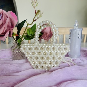 Sac à chaîne en perles scintillantes unique, nouveau sac tendance pour femme 2023, sac bandoulière polyvalent populaire pour l'été avec design en perles. - Product Image 4