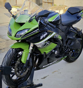 Motocicletas Usadas Kawasaki, Motocicletas de Carreras de Tamaño Mediano - Product Image 3