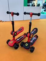 Trottinette pliable à trois roues pour enfants de 3 ans et plus avec siège, corps en PP et roues en PU, légère, réglable en hauteur, utilisation en extérieur, comprend un éclairage