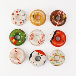 Porte-clés en mousse PU en forme de donut, mignon, anti-stress, jouet sensoriel pour soulager l'anxiété, décoration de bureau, cadeau, fournitures de Noël et de fêtes, vente en gros - Product Image 3