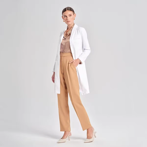 เสื้อโค้ทสำหรับห้องแล็บทางการแพทย์ของผู้หญิงเสื้อโค้ทสีขาวเครื่องแบบโรงพยาบาลดีไซน์คลาสสิกคุณภาพระดับพรีเมียม - Product Image 2