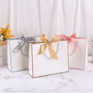 Sacs en papier kraft imprimés de luxe en gros avec poignée, recyclables, pour vêtements de marque, sacs d'emballage personnalisés pour le commerce de détail - Product Image 3