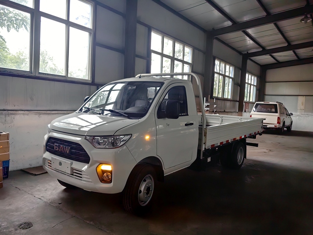 BAW NEW SINGLE CABIN MINI LIGHT TRUCK CARGO TRUCK GASOLINE ENGINE 4X2 EURO 6 FENCE