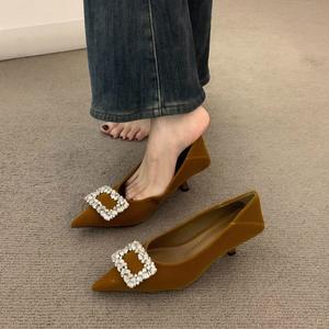 Chaussures pour femmes en velours rouge à talon aiguille haut de gamme françaises, antidérapantes, confortables, style printemps-automne 2025, bout pointu, pour les trajets quotidiens - Product Image 3