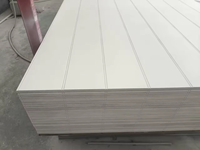 Panneau de lambris en MDF rainuré en forme de W personnalisé moderne, résistant à l'humidité, pour la décoration des murs et des plafonds