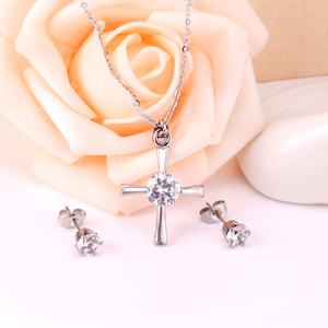 Ensemble de bijoux collier et boucles d'oreilles en acier inoxydable, motif croix de diamants brillants, délicat et populaire, pour femmes et hommes - Product Image 5