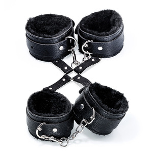 Kit de 10 Piezas de Restricciones BDSM: Antifaces, Esposas, Grilletes para Tobillos, Mordaza de <span class=keywords><strong>Bola</strong></span>, Collar, Látigo, Pinzas para Pezones, Palo y Correa para Hogtie - Product Image 2