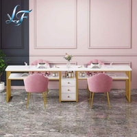 Ensemble de manucure moderne avec plateau en MDF à texture marbre, mobilier de salon, cadre en métal, table et chaise pour salon de manucure