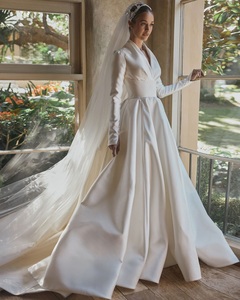Robes de mariée Sharon Said SW579 élégantes en satin ivoire à col en V et manches longues avec voile, robes romantiques pour femmes - Product Image 6