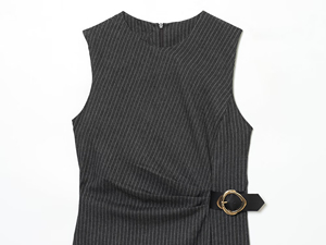 KAR&OT ZA 2025 Nuovo Arrivo Invernale Abito Midi Plissettato a Righe con Collo Tondo <span class=keywords><strong>Senza</strong></span> <span class=keywords><strong>Maniche</strong></span> e Design con Fibbia 8741237 - Product Image 3