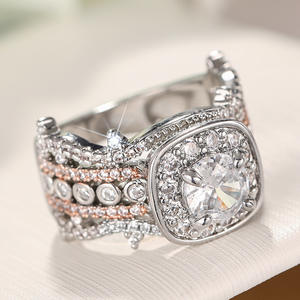 Anello da Donna A270 in Oro Bianco con Diamante Taglio Cushion, Anello di Fidanzamento con Diamante Naturale Colore G e Pietre Laterali - Product Image 6