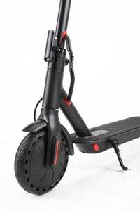 Scooter S22 800W 48V avec batterie 18Ah, vitesse de 45 km/h, suspension arrière, pneus et éclairage RGB, performances haute vitesse - Product Image 6