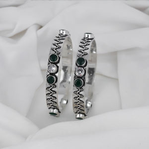 Bracelets en argent de style vintage Ensemble de bijoux fins ethniques classiques avec pierres vertes et blanches pour festivals et mariages - Product Image 1