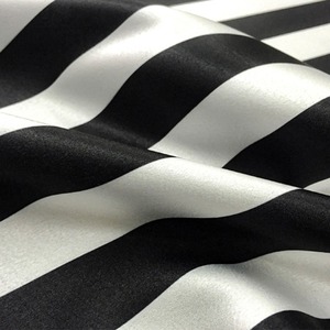 Elegante <span class=keywords><strong>mantel</strong></span> rectangular de poliéster grueso negro blanco a rayas para comedor Hotel sala de reuniones banquete-tejido moderno para el hogar - Product Image 4