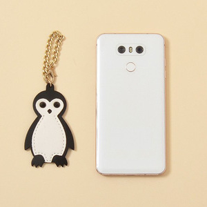 Creative PU <b>leather</b> penguin <b>keychain</b>, cute clothing accessory, <b>keychain</b> for students, office workers, and bag charms. - Product Image 3