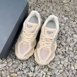 Chaussures plateforme tendance 9060 de qualité supérieure - Chaussures de sport pour hommes et femmes, respirantes pour la marche, adaptées à la course à pied. - Product Image 2