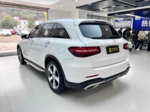 <span class=keywords><strong>Mercedes</strong></span>-Benz <span class=keywords><strong>GLC</strong></span> 260 4MATIC Luxe <span class=keywords><strong>SUV</strong></span> d'<span class=keywords><strong>occasion</strong></span> 2017, intérieur cuir, <span class=keywords><strong>SUV</strong></span> de taille moyenne, jantes 19 pouces, toit ouvrant super large - Product Image 4