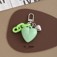 Lindos dijes de resina rosa con forma de corazón de melocotón para niña, colgantes para bolsos, llaveros acrílicos de colores dulces con forma de corazón, llaveros DIY para auriculares