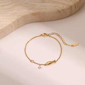 Joyería para manos - pulsera de acero inoxidable con gemas en forma de corazón - única, sencilla y versátil - Product Image 5