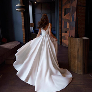 Robe de soirée longue blanche, col en V, dos nu, taille empire, confortable, pour hôtesse - Product Image 2