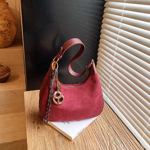 Nuevo bolso de hombro de gamuza a la moda, estilo retro, con acabado mate, para mujer, otoño e invierno - Product Image 2