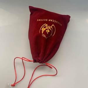 Sacs en velours de luxe anti-poussière, sacs en velours rouge personnalisés avec cordon de serrage et pompon - Product Image 2