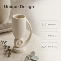 Vase en céramique artisanal texturé mat Wabi Sabi avec poignée spirale, accessoires de décoration intérieure en stock, personnalisable