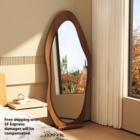 Miroir de sol en verre ondulé irrégulier en bois de luxe moderne haut de gamme, fait à la main pour la chambre à coucher, l'hôtel, élégant pour un usage domestique